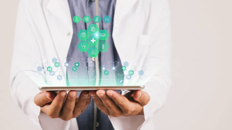 Do papel para o pixel: como assistentes de IA e medicina digital estão moldando o médico do futuro