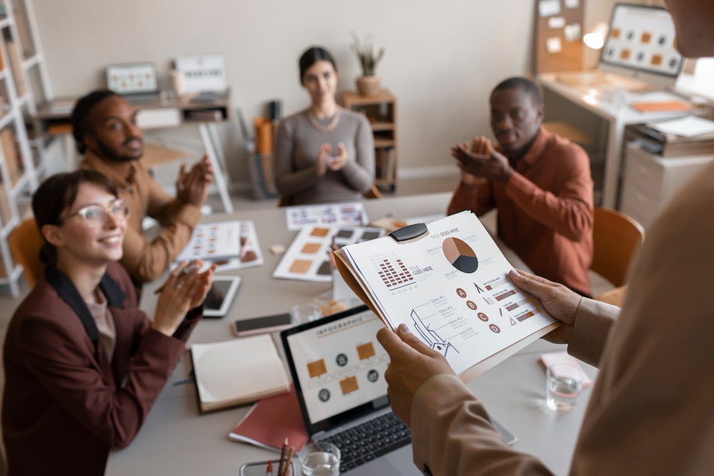 Investir em marketing digital é uma das principais estratégias para empresas que desejam fortalecer sua presença online, atrair novos clientes e aumentar as vendas.