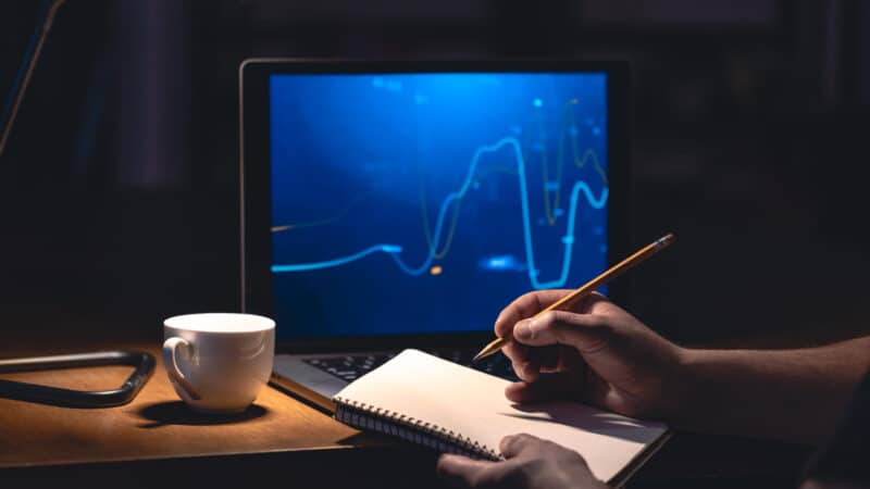 Como avaliar seus investimentos de forma mais eficiente e evitar decisões impulsivas